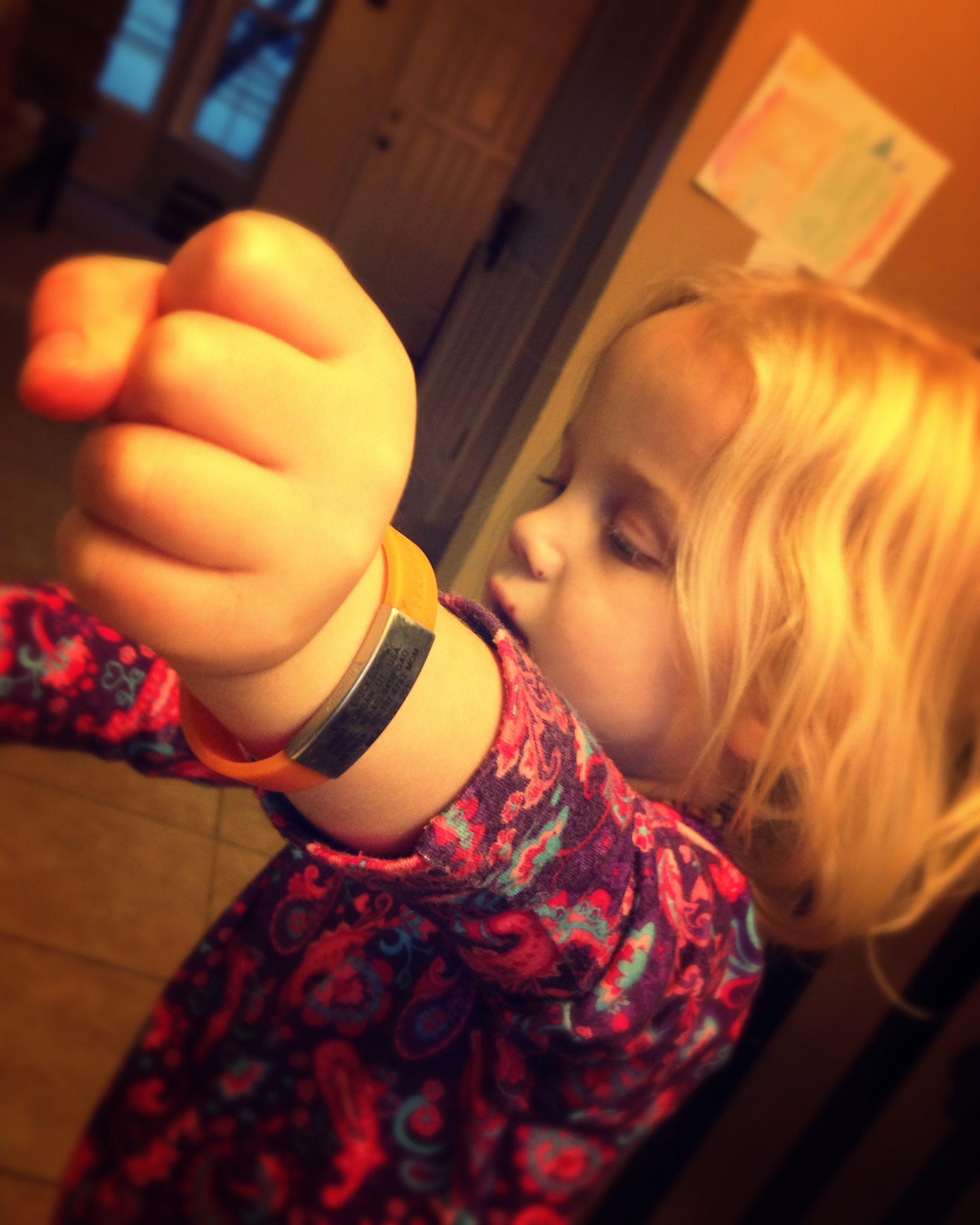 RoadID - Bracelet Everyone [man &amp; woman &amp; kid] Needs...