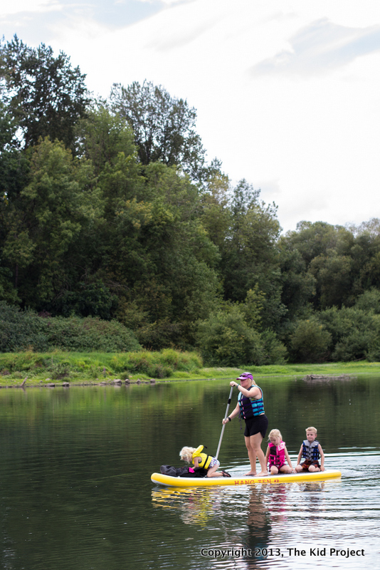 family paddling on Willamette River