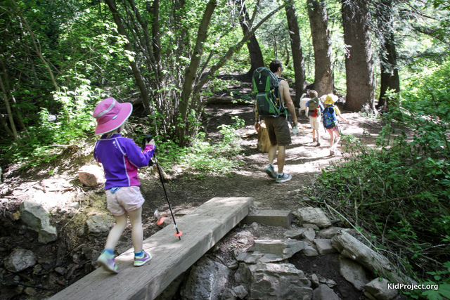 Kids hiking in Utah, 