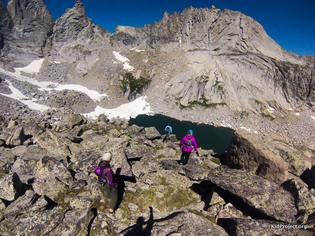 Fun scramble down from the nob to Cirque Lake