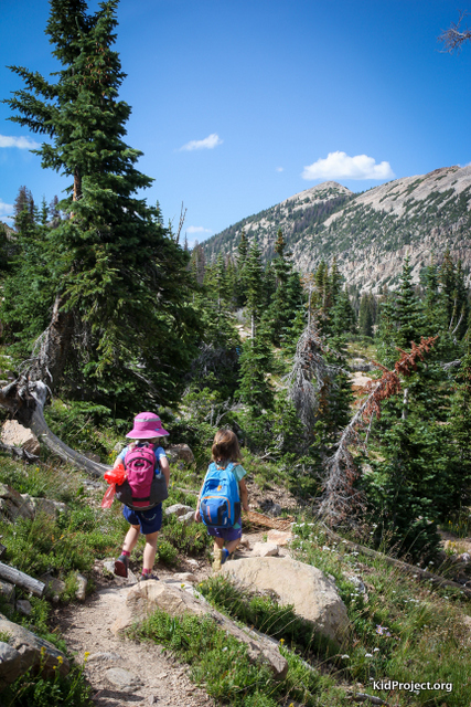 Descending to Clyde Lake, Uinta backpacking