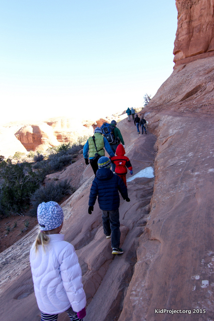 Hiking Deicalte Arch with young kids