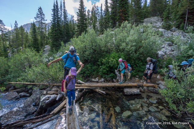 river crossing hiking Sawtooths