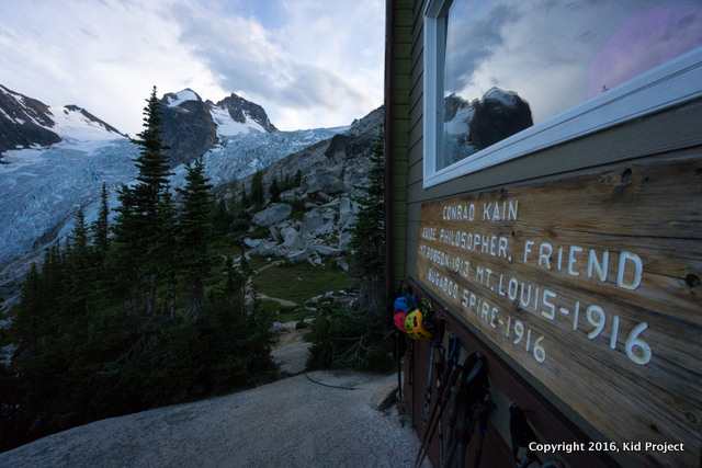 Conrad kain Hut, Bugaboos at sunrise