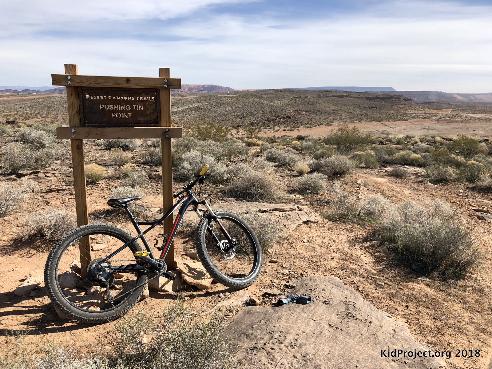 Pushing Tin trail, mountain biking Utah