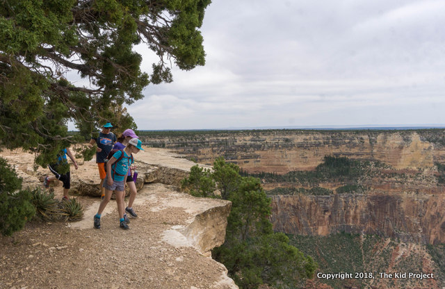 Family hiking at Grand Canyon